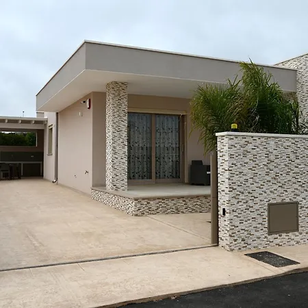 Raksha House * Torre Pali